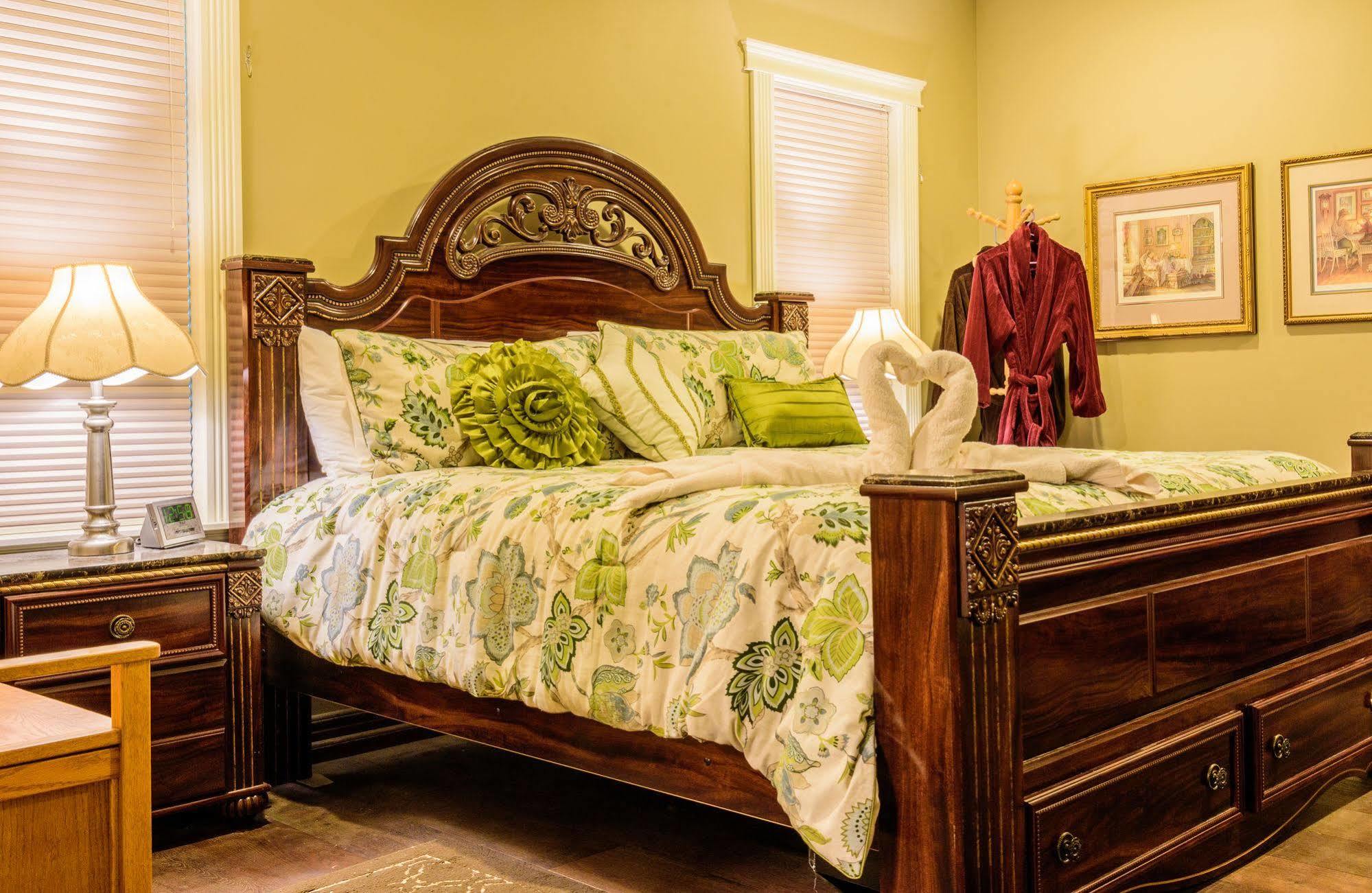 Noble House Suites B&B Grand Forks Exteriér fotografie